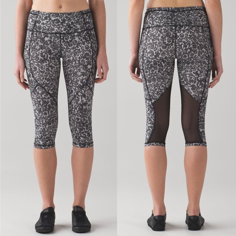 LULULEMON Outrun 17" Crop Womens Size 4 Activewear Mini Cinder Lace White Black